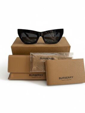 Burberry BE4405F Cat-Eye Sunglasses Black Dark Grey 300187 Full Set NIB